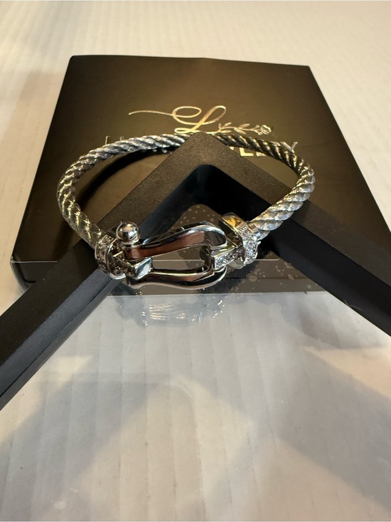 Luxujewerly Other - Unisex cable braclet with toggle magnet clasp